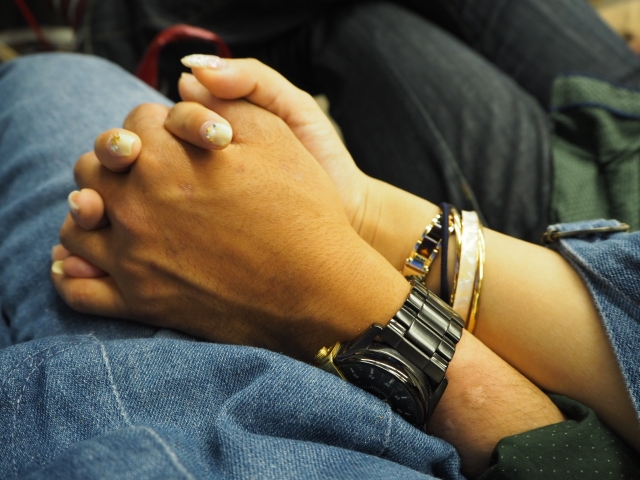 セカンドパートナーの意味とは？手を繋ぐまでの肉体関係のない恋愛？